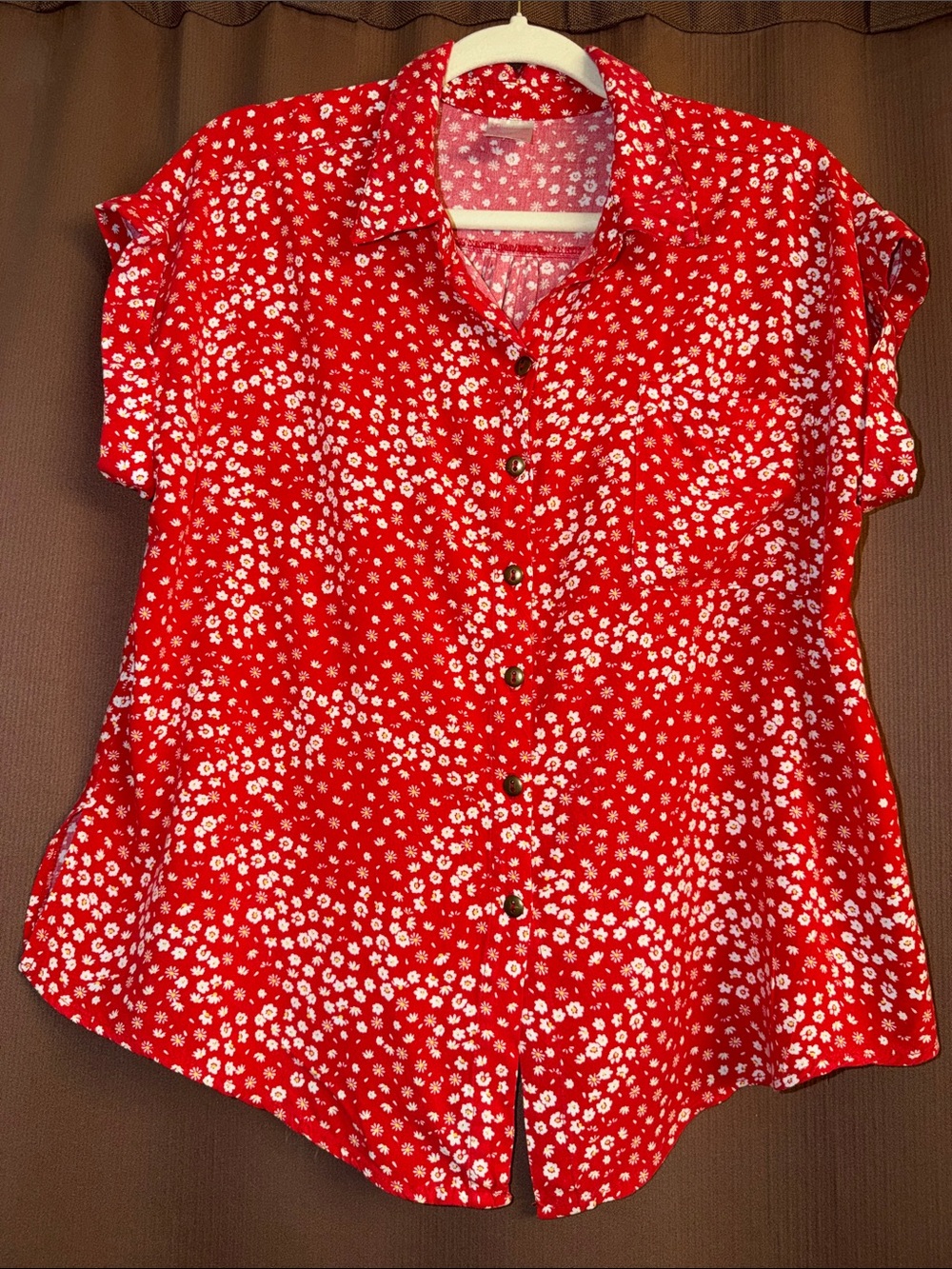 No Boundaries Red Button-Down Short Sleeve Top with White Daisy Print